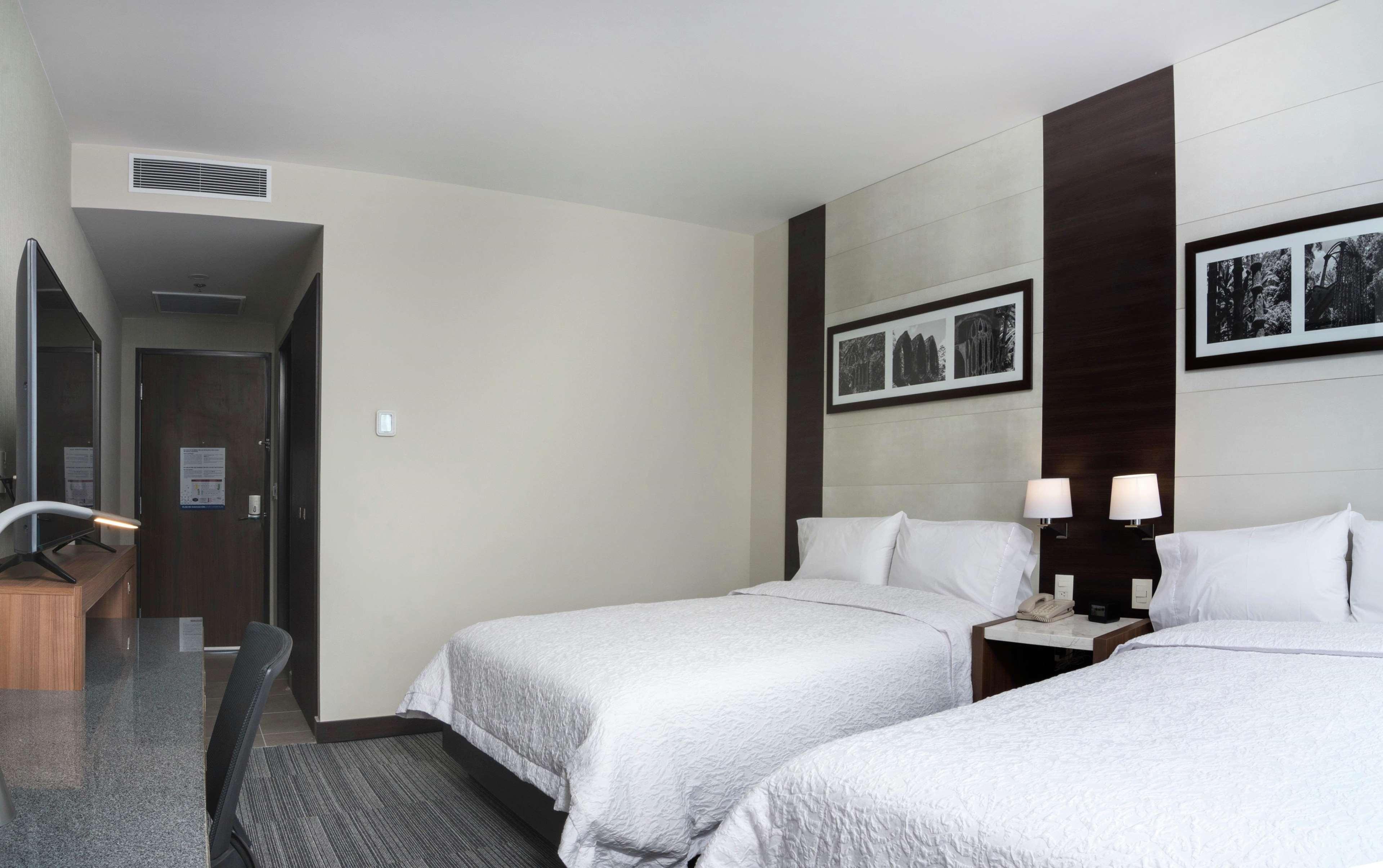 Hampton Inn And Suites San Luis Potosi Slp Exterior photo