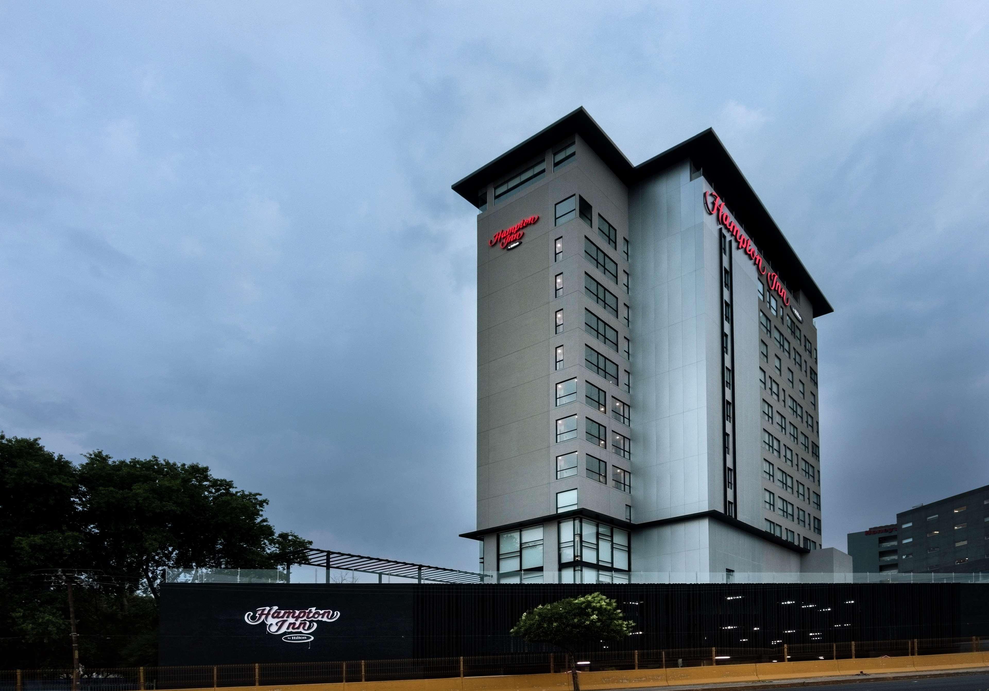 Hampton Inn And Suites San Luis Potosi Slp Exterior photo